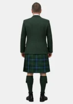 Mackie Tartan Kilt mit waldgrünem Argyle-Jackett Kilt-Outfit – Rückansicht