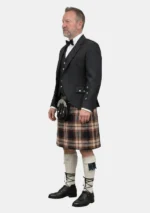 Rose Ancient Tartan Kilt Outfit Linke Seite