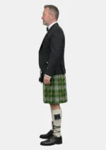 Lewa strona stroju kiltu w tartan St. Patrick