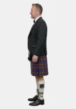 Vista izquierda del traje de kilt de tartán Elliot